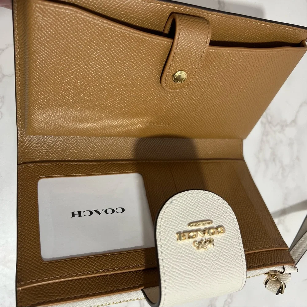 NWT Coach Ivory Leather Wristlet/Phone Wallet - Picture 5 of 11